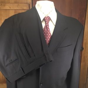 Donna Karan Signature black suit 44L 38w